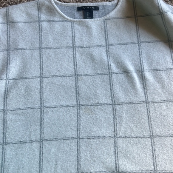 Tahari sweater - Picture 7 of 7